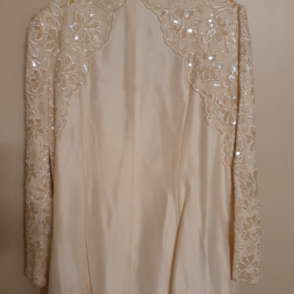 Women's women's long-sleeve dress cream and color
